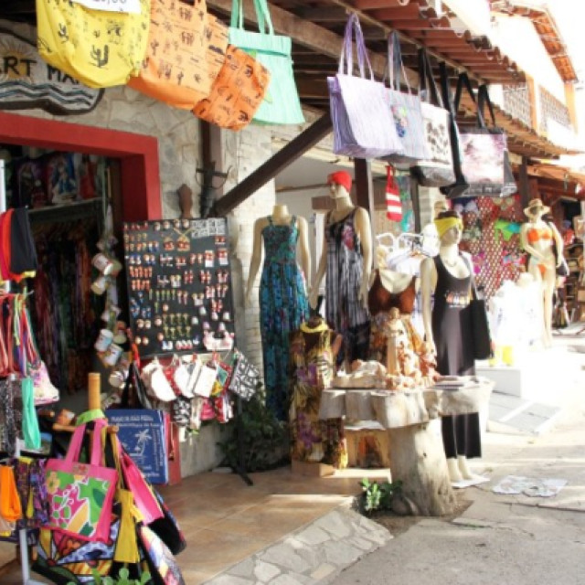 Feira de artesanato da praia do Jacaré