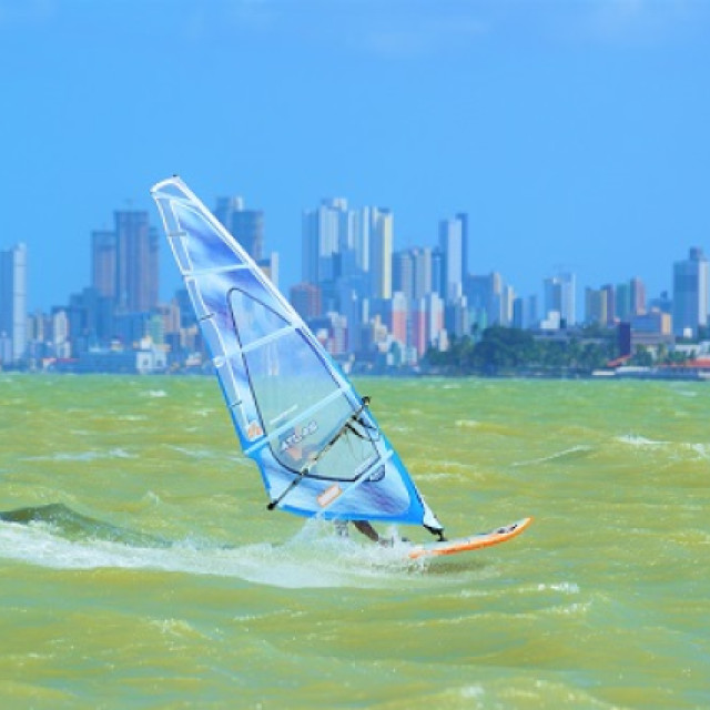 Aulas de Kitesurf e surf - Intermares