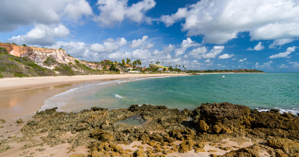 Planejando onde irá passar suas férias? Conheça 5 praias que você não pode deixar de visitar no Conde.